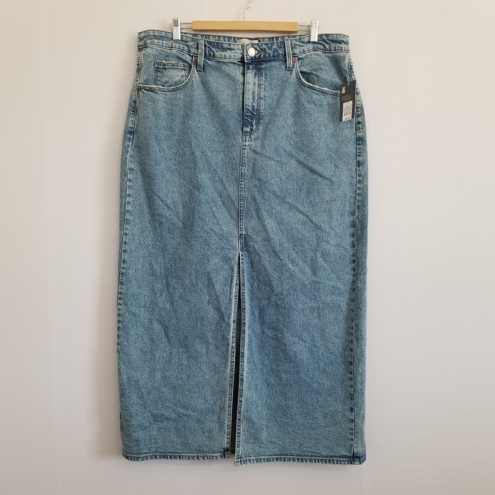 NWT Universal Thread Medium Wash Denim Maxi Skirt Size 17 XXL